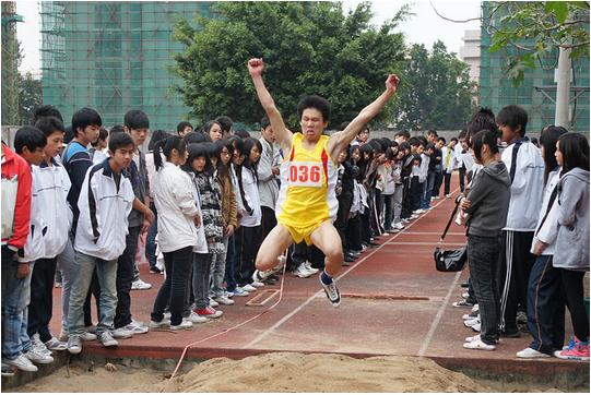 哈尔滨市第十八职业高级中学校 校园图片简介