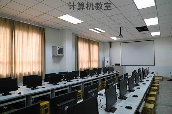 重庆建材技工学校汽修上课实景