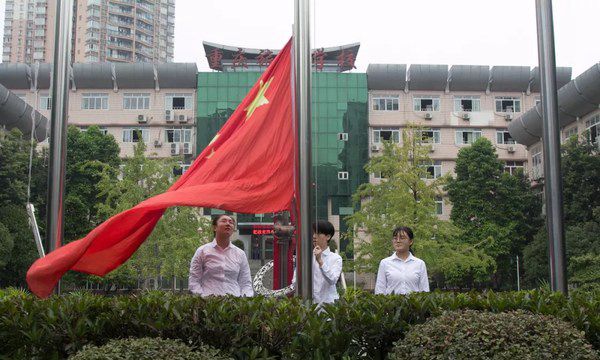 重庆市旅游学校颁发奖状