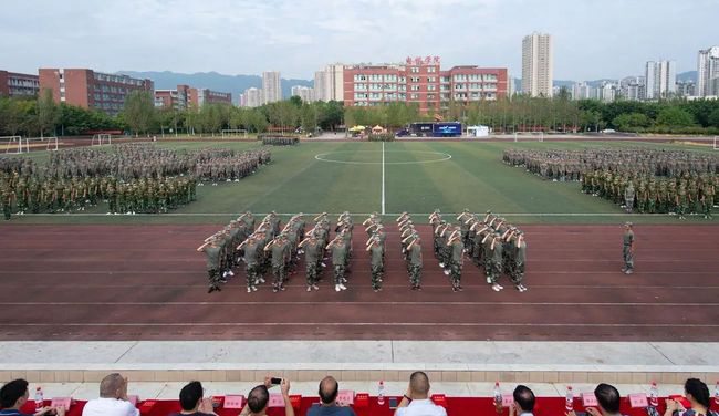 重庆电讯职业学院(五年制大专)拔河比赛