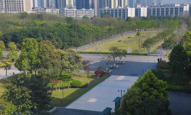 重庆电讯职业学院(五年制大专)拔河比赛