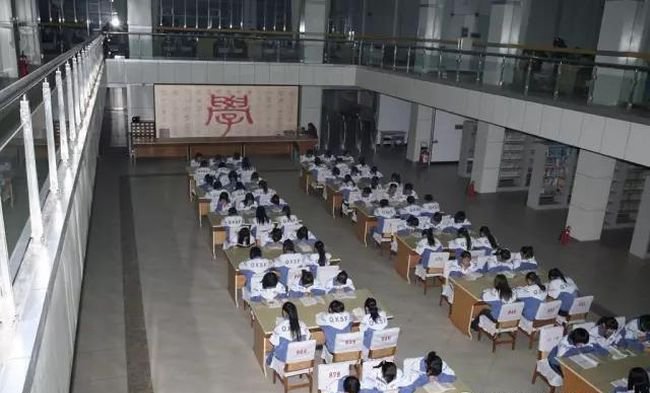 长治学院沁县师范分院图书馆一角