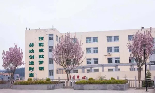 阳城县职业高级中学国旗队