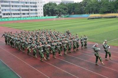 学校军训