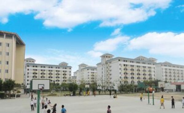 福建华夏高级技工学校操场