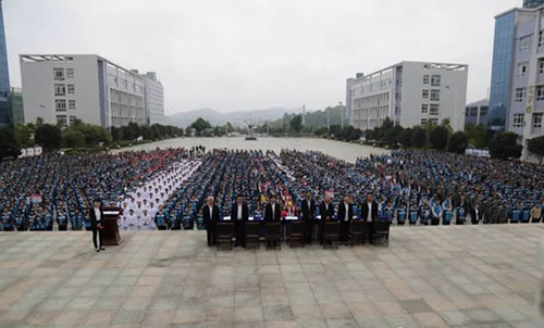 瓮安县中等职业学校 升国旗仪式